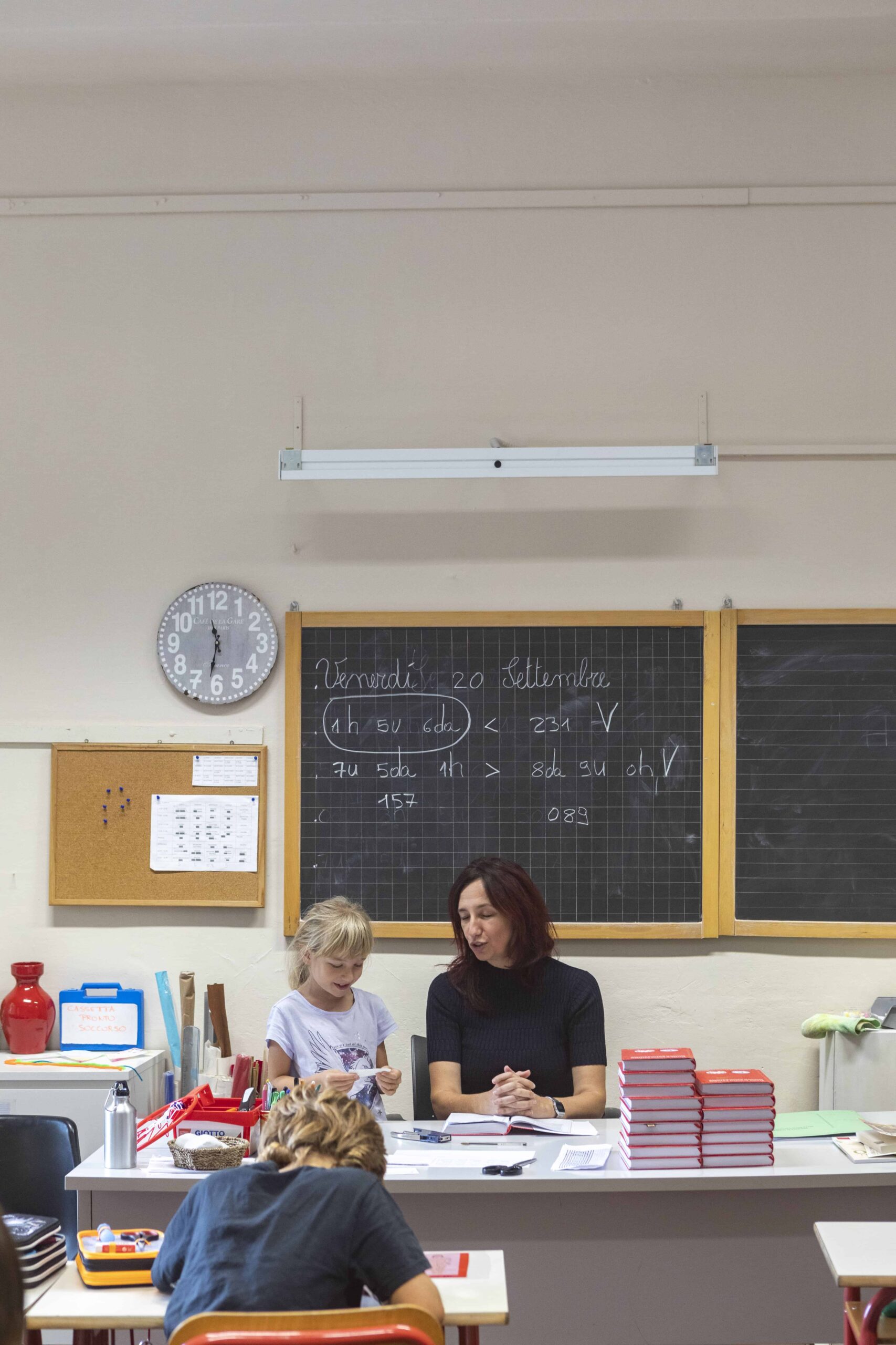 Primaria-NuovaEducazione-Insegnante-min-1-scaled.jpg