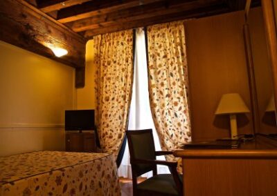 single_02-440x293img-hotel-la-luna