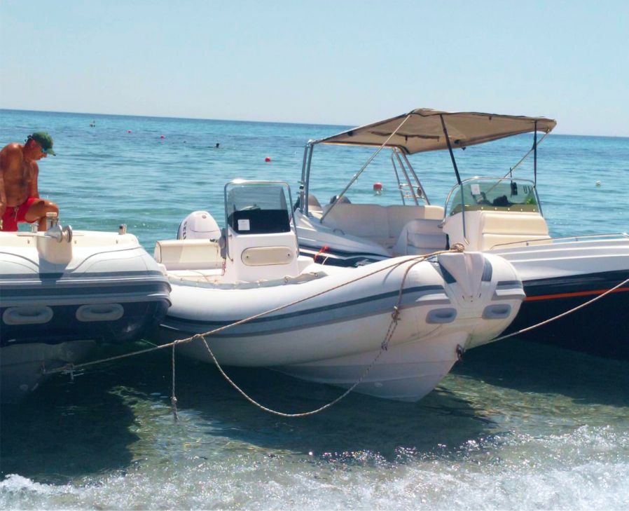Noleggio-gommoni-costa-rei.jpg