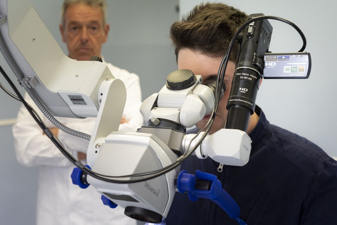 Microscopio-operatorio.jpg